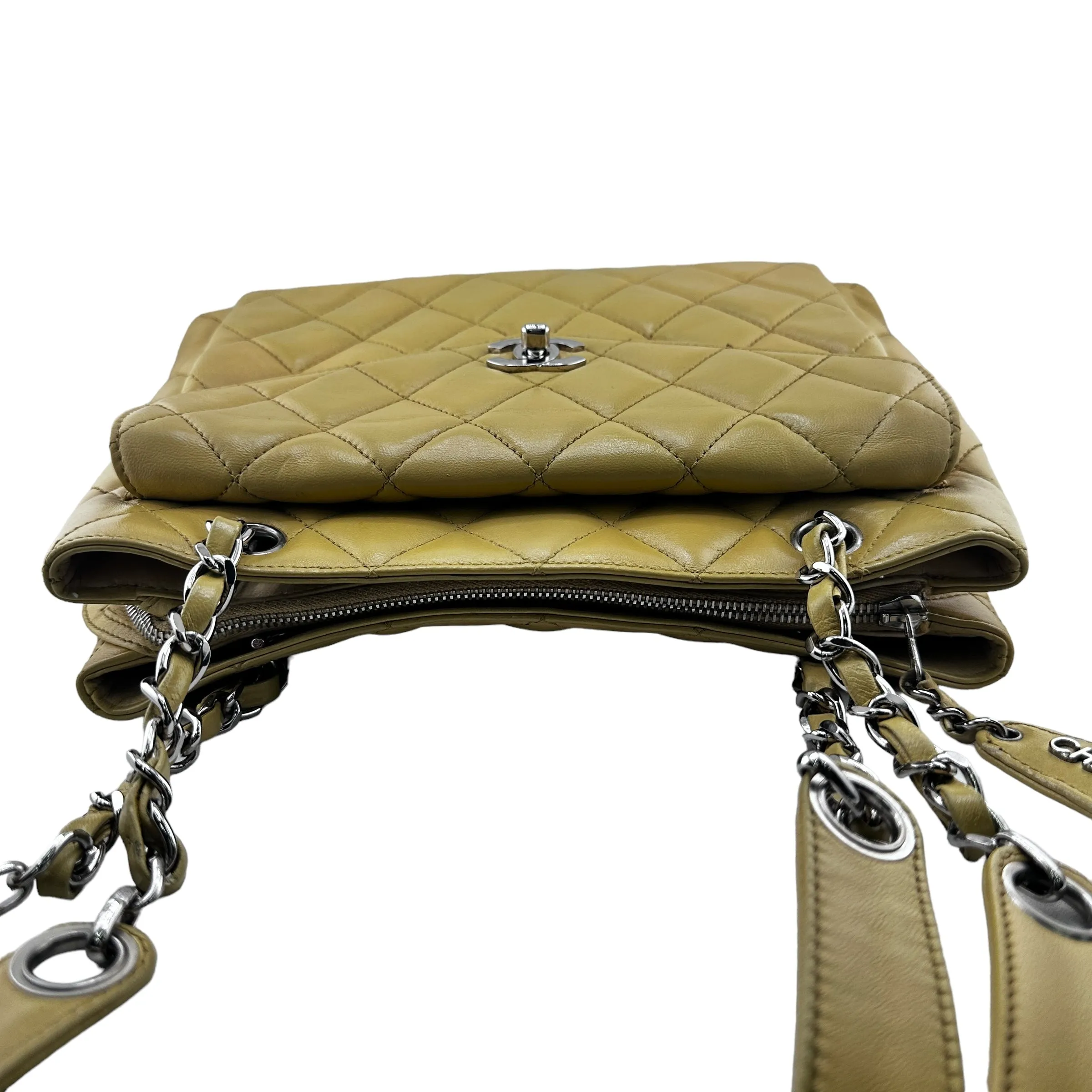 CHANEL Lambskin Flap Chain Bag