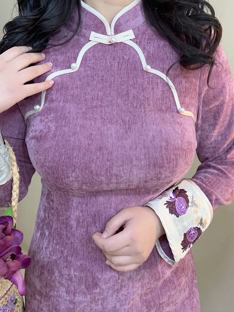 Lizi 李子 Plum 1920s Inspired Plus Size Scallop Trim Long Sleeve Embroidered Qipao