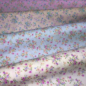 Vintage Ditsy Floral Printed Fabric 100% Cotton Poplin 44" Wide M532 Mtex